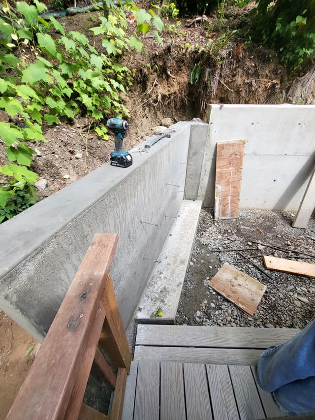 concrete retaining wall